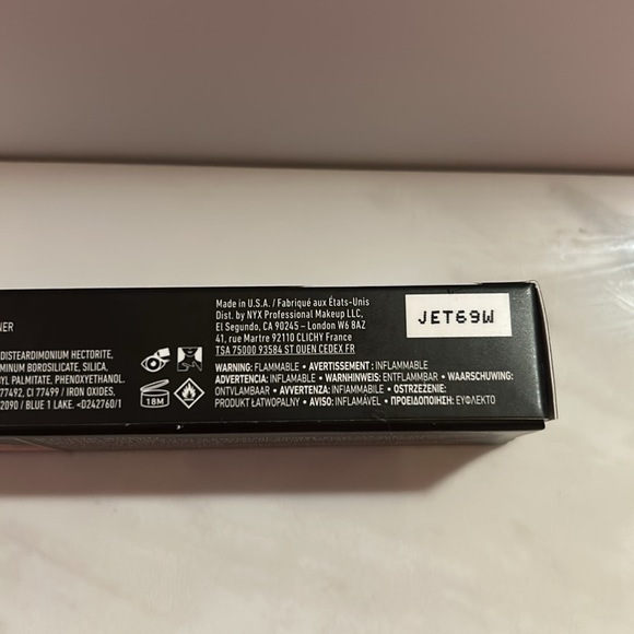 NYX Epic Wear WATERPROOF Eyeliner Black NIB - Picture 5 of 5